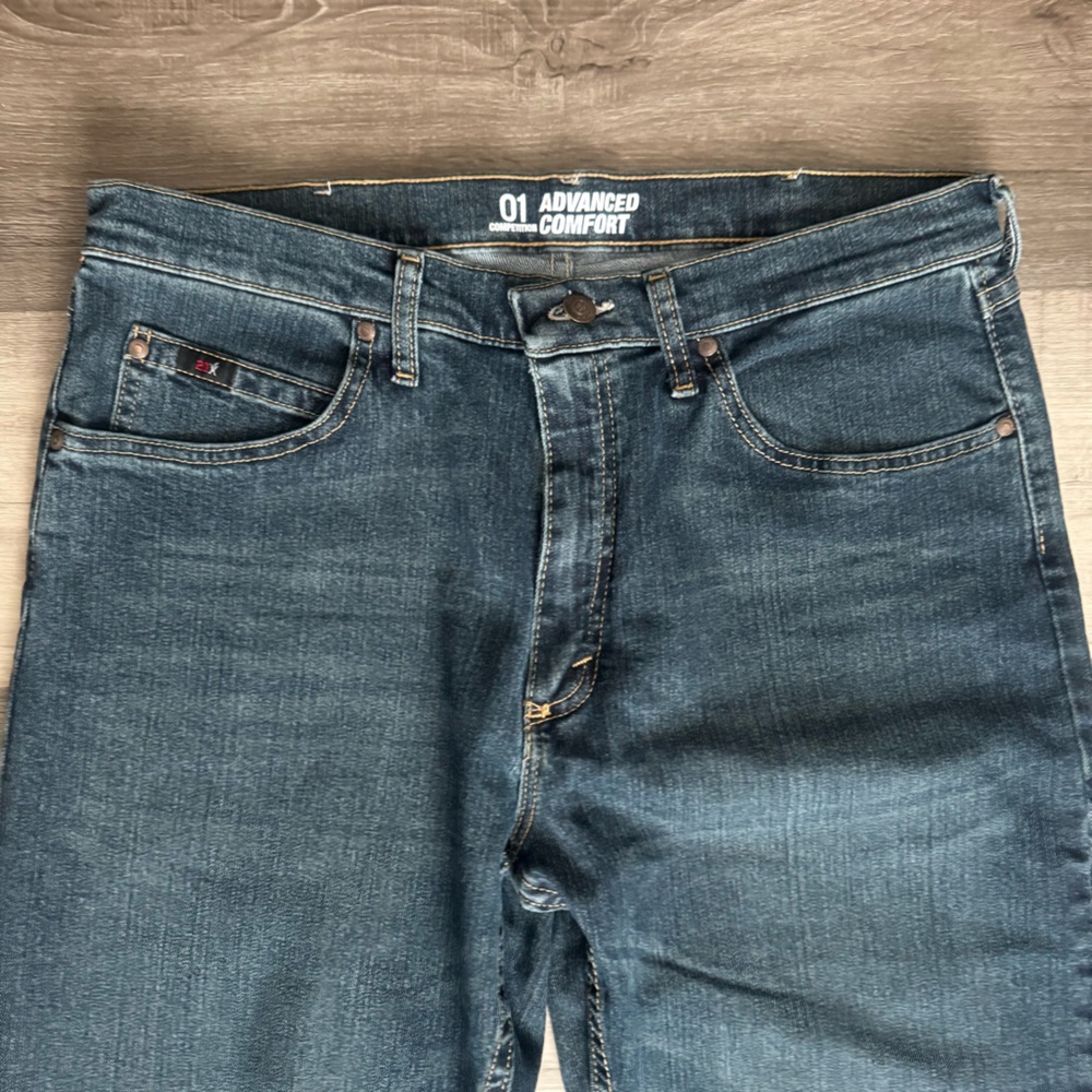 Wrangler Men's Blue Jeans - Picture 2 of 5